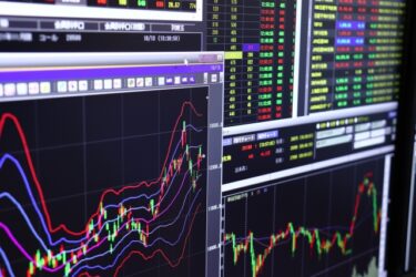 【初心者向け】FXでのボリンジャーバンドの使い方と売買シグナルの見極め方